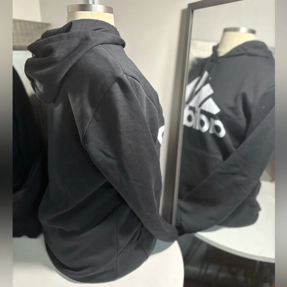 NWT - Adidas essentials fleece logo hoodie men’s size XL